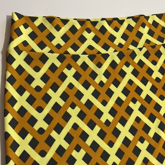 LulaRoe Cassie Skirt - Picture 3 of 4